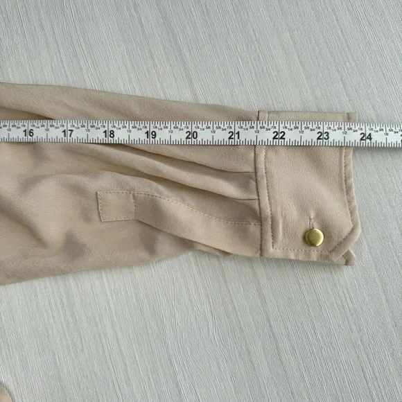 WHBM Silk Utility Blouse Size 4 Tan Long Sleeve Surplice V Neck High Low Casual - Picture 12 of 14